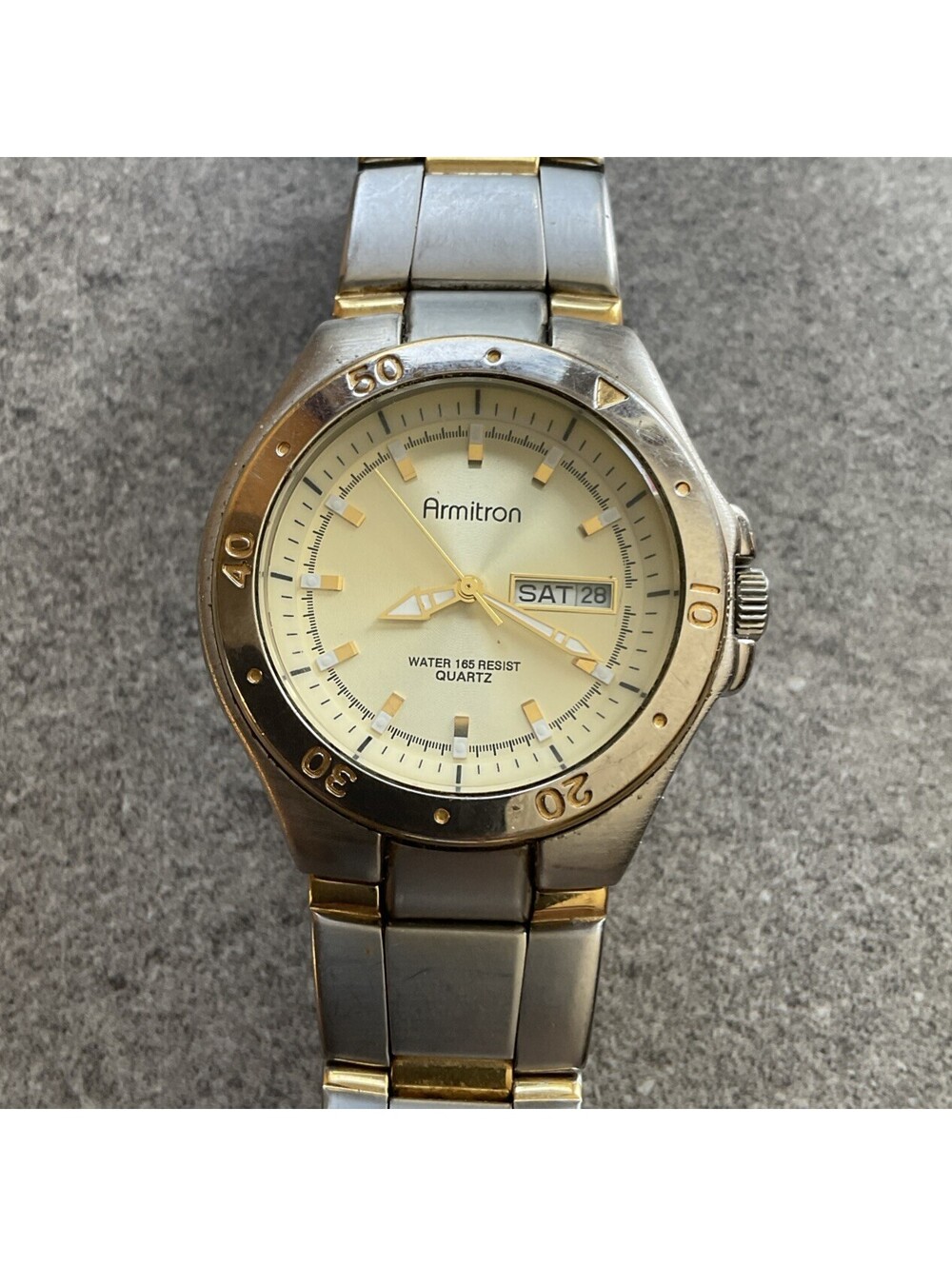 Vntg Armitron Mens Diver Style Watch 39mm Two Tone Case And Band Day/Date Dial G